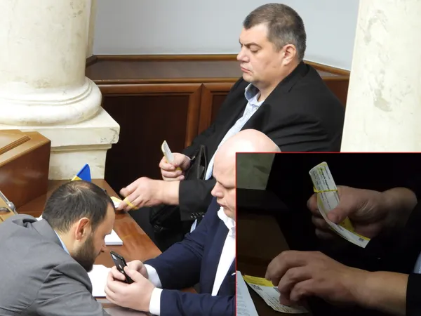 «Слуга народу» розповсюджував у Раді квитки на «Вечірній квартал» (фото)