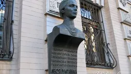 З фасаду музею у Києві вкрали унікальне погруддя Лесі Українки (фото) 