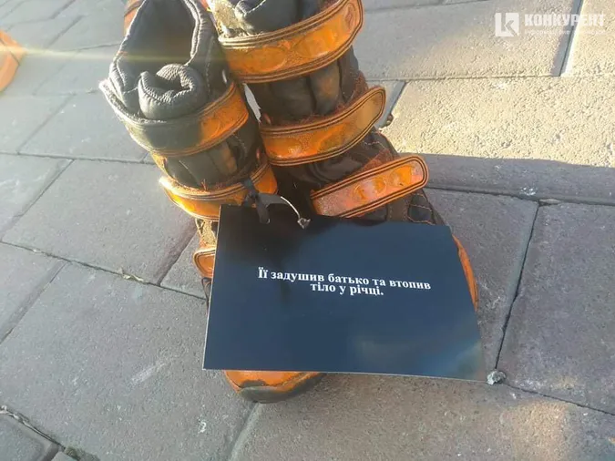 «Її у ванні втопив чоловік»: у центрі Луцька – акція проти насильства (фото)