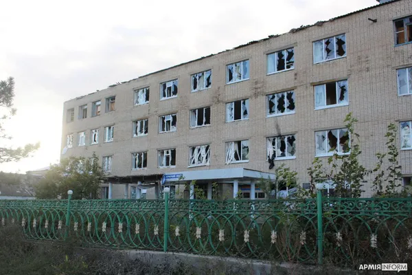 Знищена школа, бруд і гори сміття: як виглядає деокуповане Архангельське (фото)