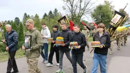 Поховала вже другого сина-Героя: на Волині попрощалися з воїном Романом Юрчуком (фото)