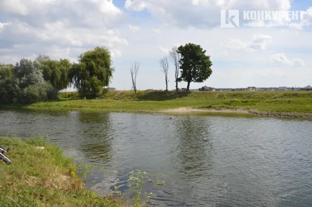 Що коїться на центральному пляжі Луцька в останній день літа (фото)