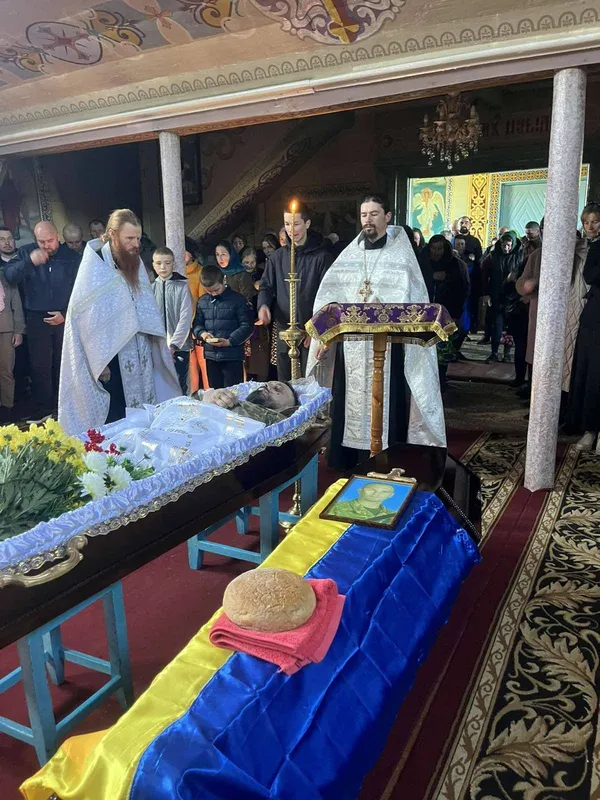 Вербна неділя у жалобі: на Волині попрощалися з 30-річним воїном Миколою Миронюком (фото)