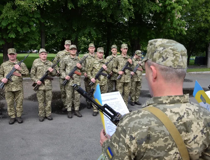 У Луцьку рекрути-прикордонники склали військову присягу (фото)