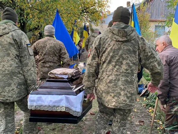 Був надійним плечем: у Луцькому районі прощались з Анатолієм Кошелюком (фото)