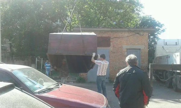 У Луцьку демонтували незаконні гаражі і теплицю (фото)
