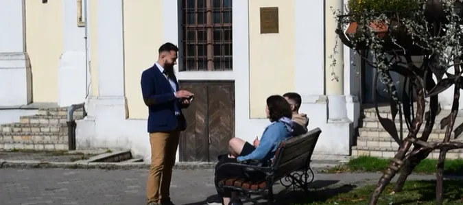 «Окей, почну все знову»: у Володимирі працює музикант з Донецька (відео)