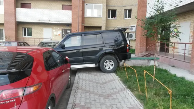 «Облюбували» місце: лучанин поскаржився на незаконну парковку 