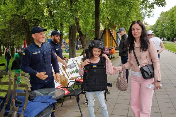 У Луцьку мам навчали, як не з'їхати з глузду