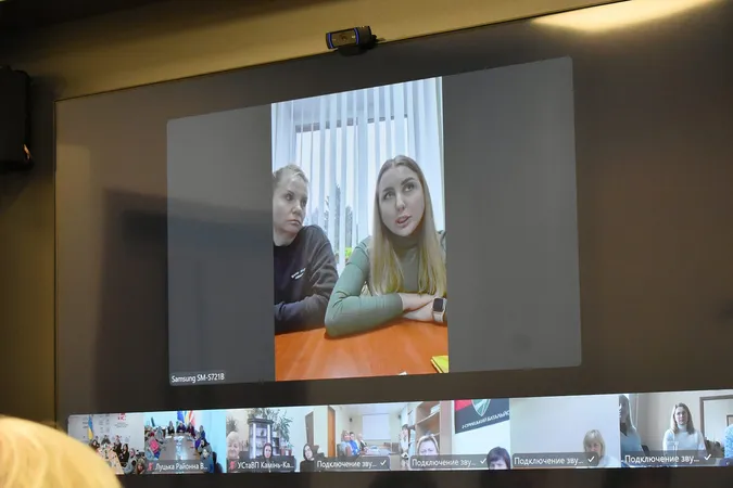 Голова Волинської ОВА поспілкувався з сім'ями військових: обговорили проблеми (фото)