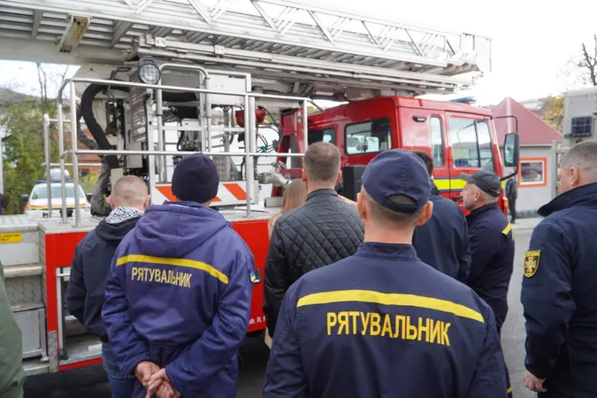 Волинські рятувальники отримали спецтехніку з Британії (фото)