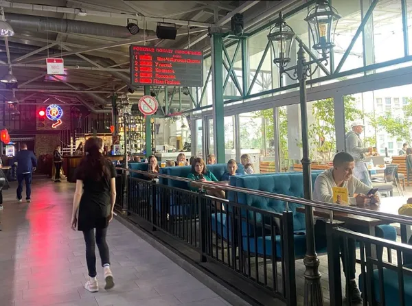 З фудкорту Grand Central Food Terminal у «Промені» можна замовити доставку*