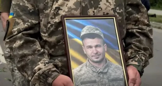 Не встиг пожити у власному домі: на Волині провели в останню дорогу Героя Сергія Носуліча
