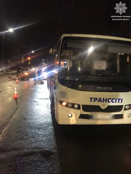 У Луцьку на Ковельській легковик врізався у маршрутку (фото)