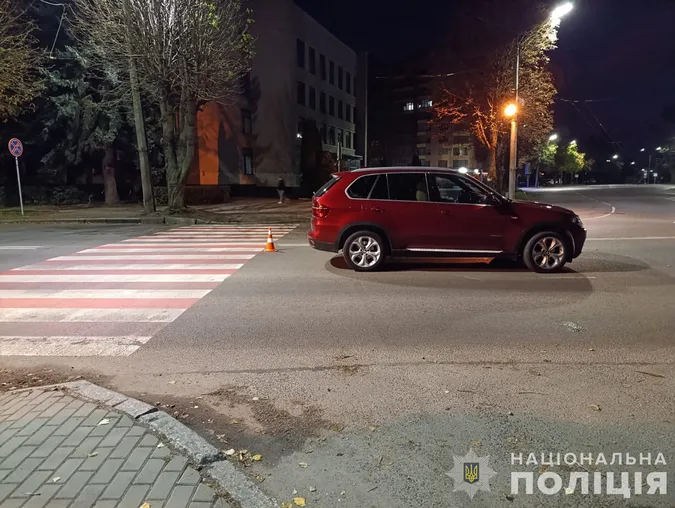 У Луцьку BMW збила двох людей на переході біля «Авангарду» (фото)