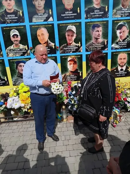 Мамі загиблого Героя з Волині вручили його посмертну нагороду (фото)