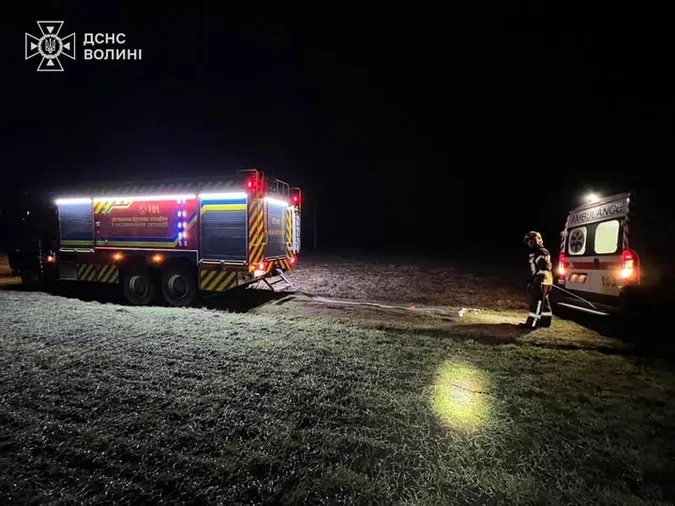 Неподалік Луцька в багнюці застрягла « швидка»