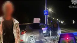 У Луцьку п’яний водій Kia вночі в’їхав у бордюр (фото)