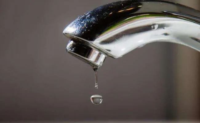 Пошкодили водопровід: у Луцьку в районі обласної лікарні не буде води