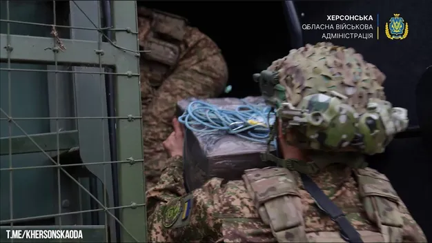 В окупановані Олешки українські військові дронами доставили 4 тонни їжі (відео)