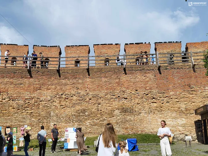 «ЛюбART Fest» у Луцькому замку: що там відбувається (фоторепортаж)