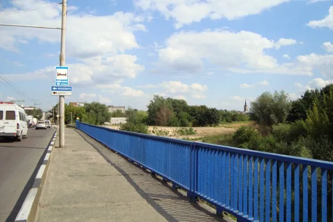 У Луцьку на Ковельській з мосту впав чоловік