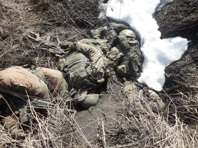 На Харківщині виявили трупи російських солдатів без слідів насильницької смерті (фото 18+)