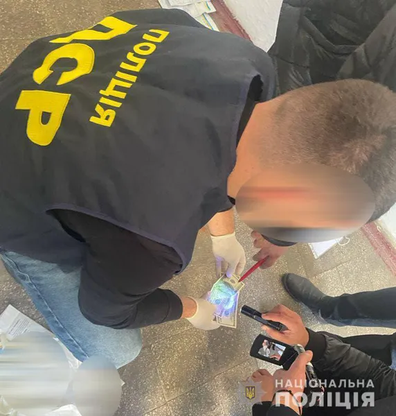 Головного лікаря волинської лікарні зловили на хабарі (фото)