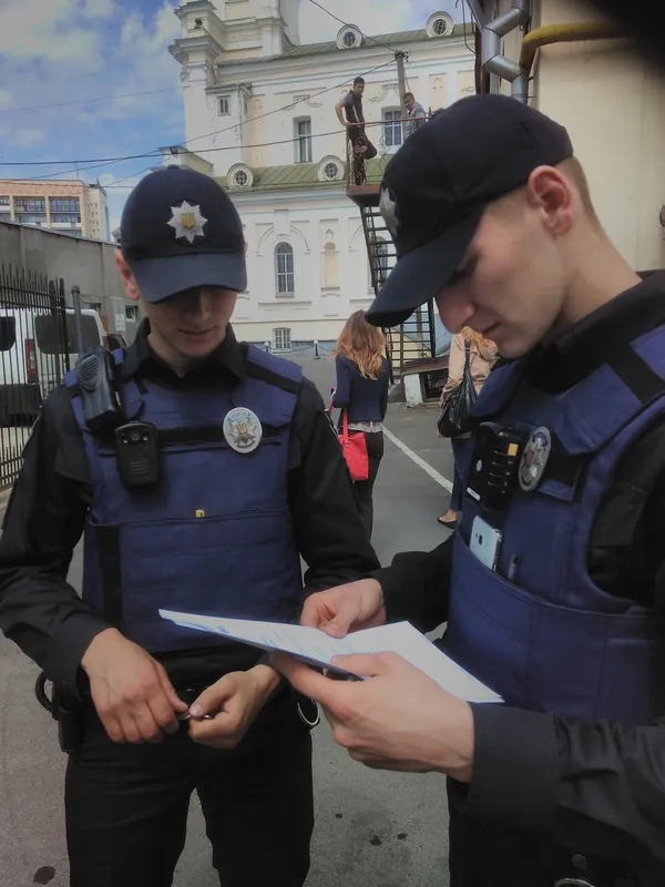 Директор «Ініціалу» викликав патрульних