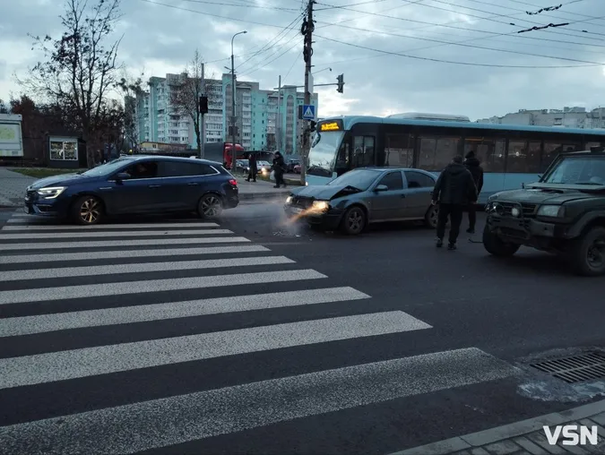 У Луцьку біля ПортCity не працюють світлофори – вже сталася ДТП (фото)
