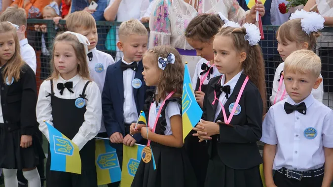 Як відзначили перший дзвоник у Луцькому ліцеї №9 (фото)