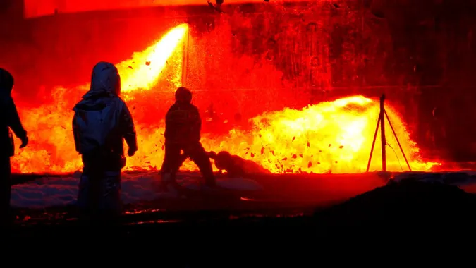 Пожежу на нафтобазі у Львові загасили тільки сьогодні зранку (фото)