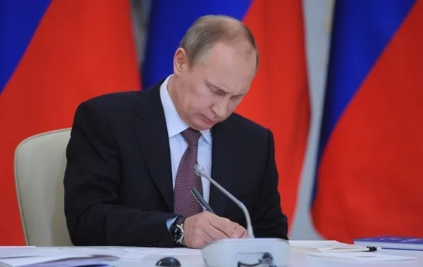 Путін наказав ввести санкції проти України