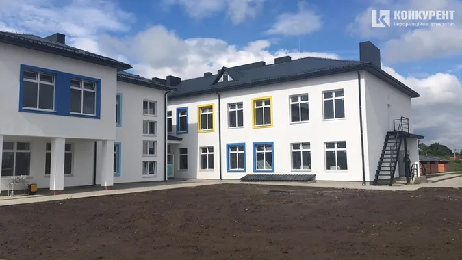 У Крупі зустріли Зеленського (фото, пряма трансляція)