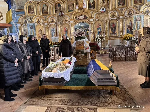 Нововолинська громада провела в останню путь воїна Олександра Білецького (фото)