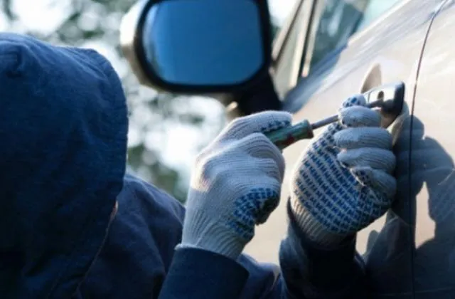 У Луцьку неповнолітні крали автомобілі та продавали їх на запчастини