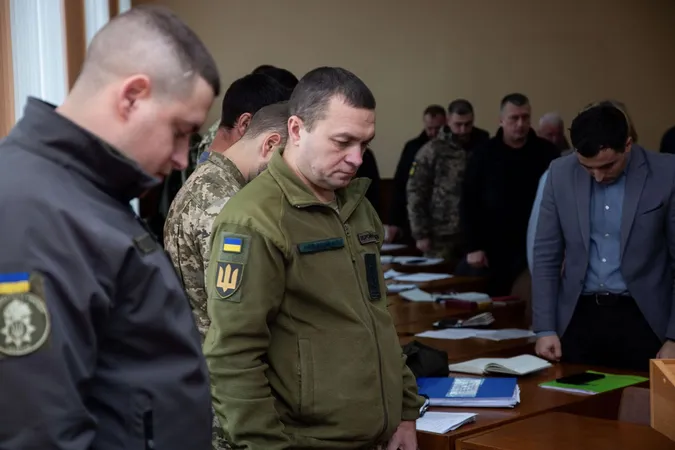 «Стояв горою за родину і товаришів»: на Волині родині загиблого нацгвардійця вручили його нагороду (фото)