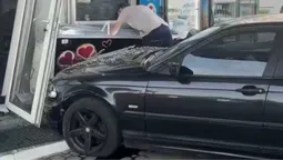 Втікав від поліції та протаранив заправку: на Волині п’яний водій на BMW влетів в АЗС (відео)