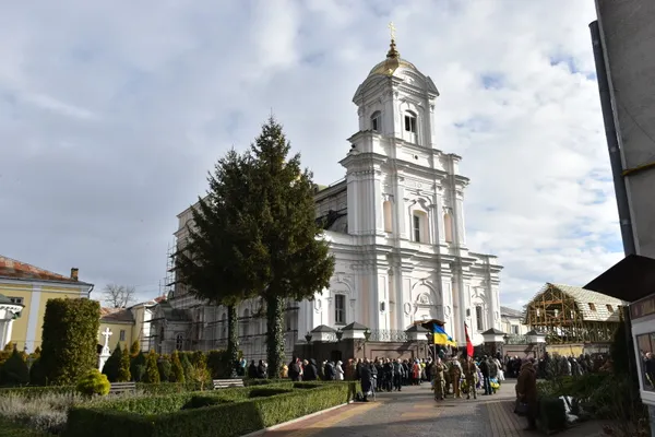 Лучани провели в останню дорогу Героя Олега Сироватка (фото)
