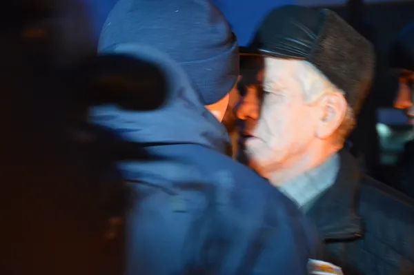 У центрі Луцька чоловік під час флеш-мобу хотів «спалити Путіна» (фото, відео 18+)