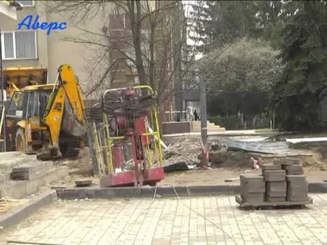 Луцьк: фірма, яка зводить багатоповерхівку на Шопена, «захопила» й тротуар?
