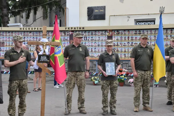 Загинув більше року тому: у Луцьку попрощалися з полеглим воїном Володимиром Андрійчуком (фото)