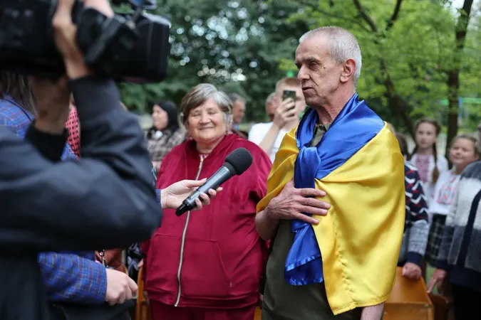 Нарешті додому: у Ківерцівській громаді зустріли звільненого Героя Миколу Касюрака (фото)