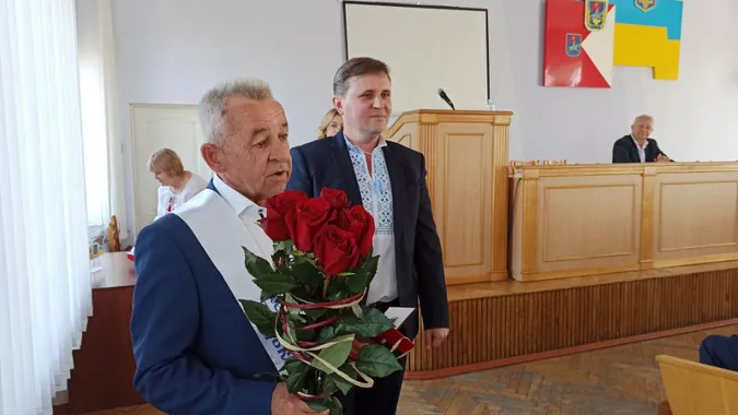 Почесних громадян Луцького району нагородили стрічками та знаками (фото)