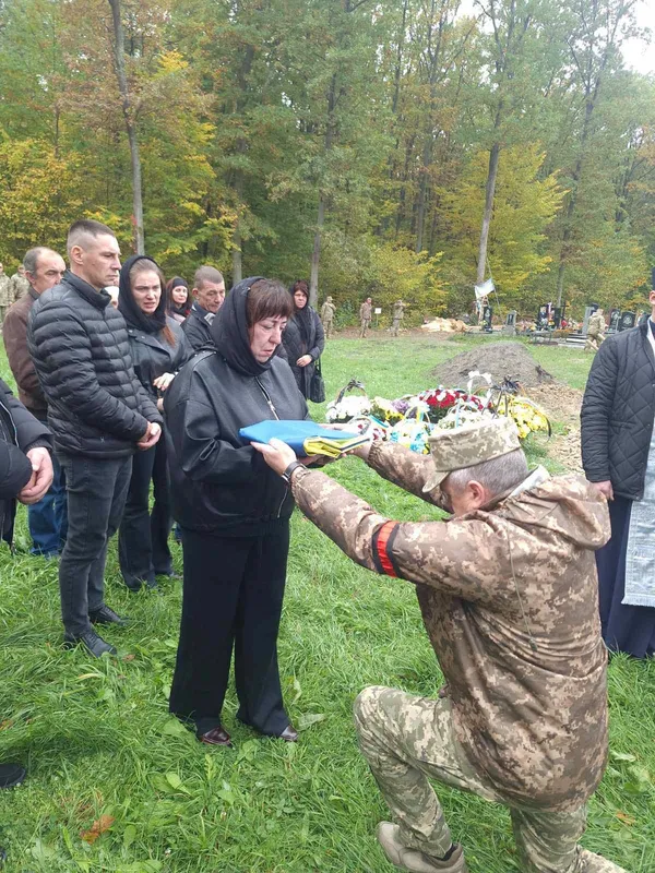 Довго вважався зниклим безвісти: на Волині попрощалися з воїном Віталієм Бречком (фото)