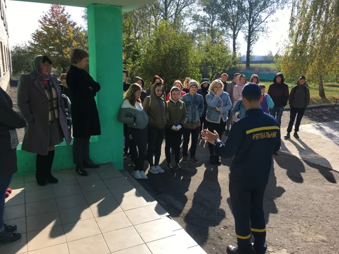 На Волині «загорілася» кімната в гуртожитку: навчання рятувальників (фото)