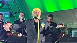 Вже не концерти: співак з Луцька MONATIK озвучив зупинки електрички (відео)