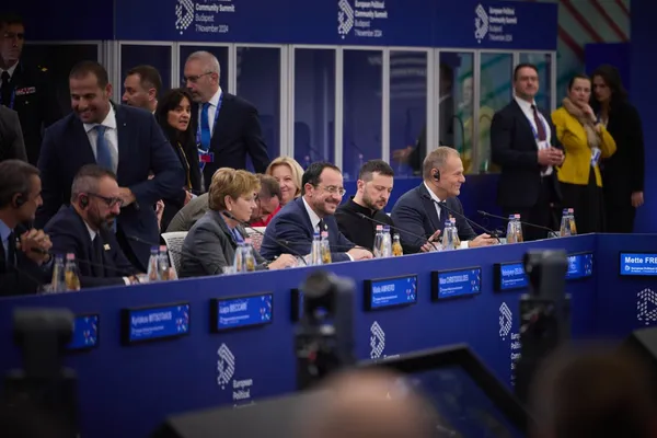 Нам потрібна достатня кількість зброї, а не підтримка в переговорах, – Зеленський (фото)