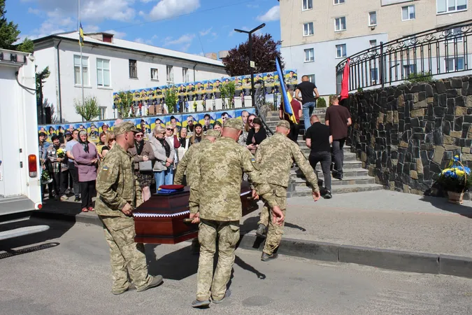 Врятував побратима ціною власного життя: на Волині попрощалися з воїном Андрієм Лавренчуком (фото)