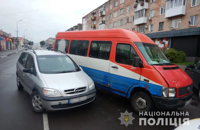У Ковелі внаслідок ДТП постраждала 73-річна пасажирка маршрутки (фото, відео)